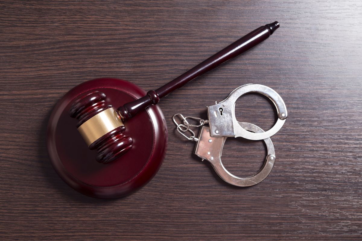 A judge’s gavel and a pair of handcuffs.