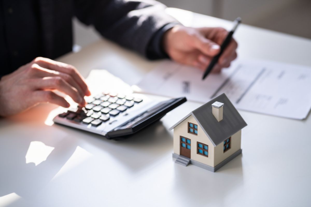 A person fraudulently selling a property.