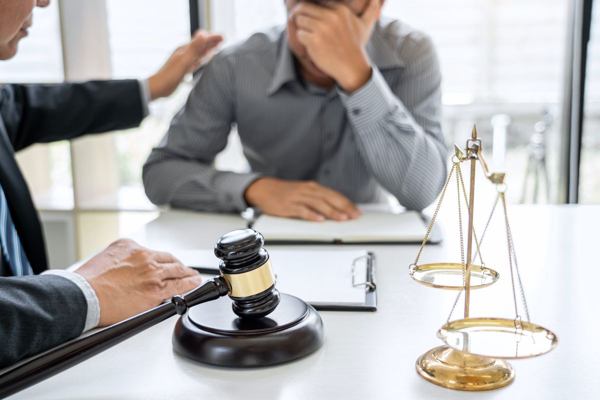 Concerned client meeting with lawyer about false criminal accusation.